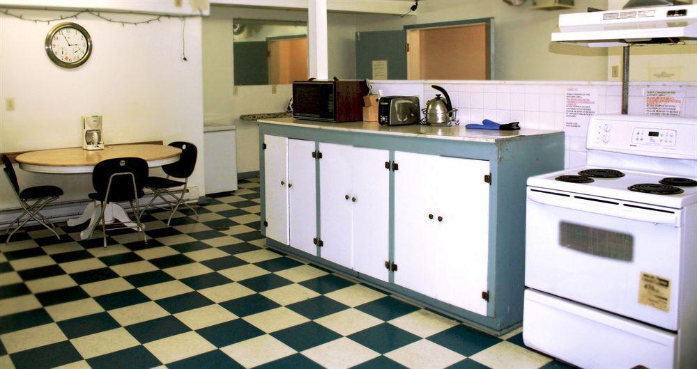 Lake City Motel Dartmouth Bagian luar foto