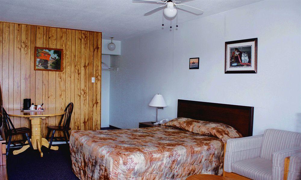 Lake City Motel Dartmouth Bagian luar foto