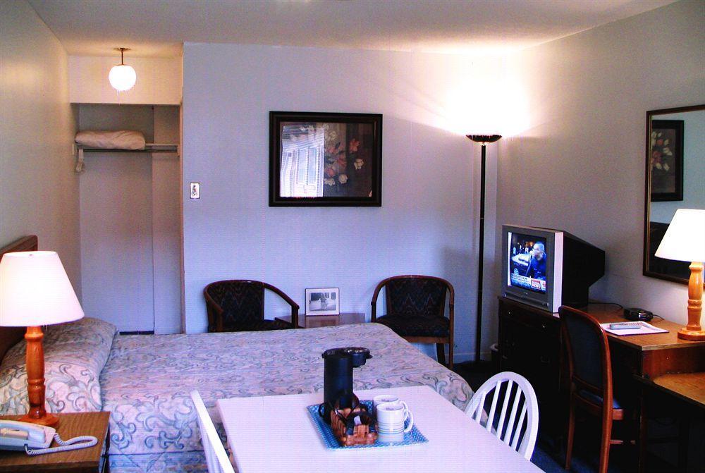 Lake City Motel Dartmouth Bagian luar foto