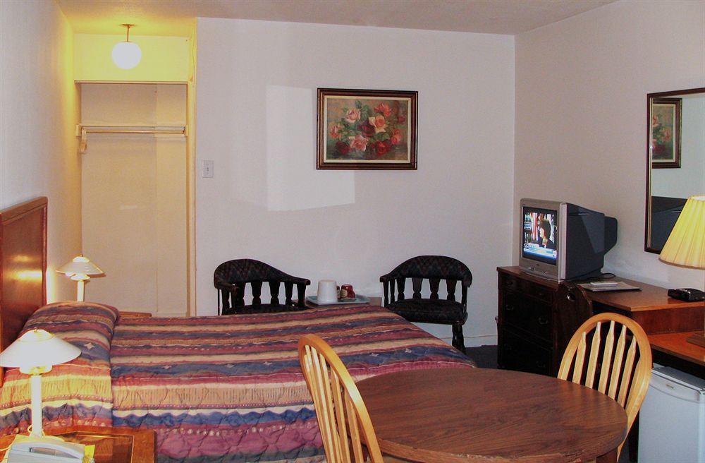 Lake City Motel Dartmouth Bagian luar foto
