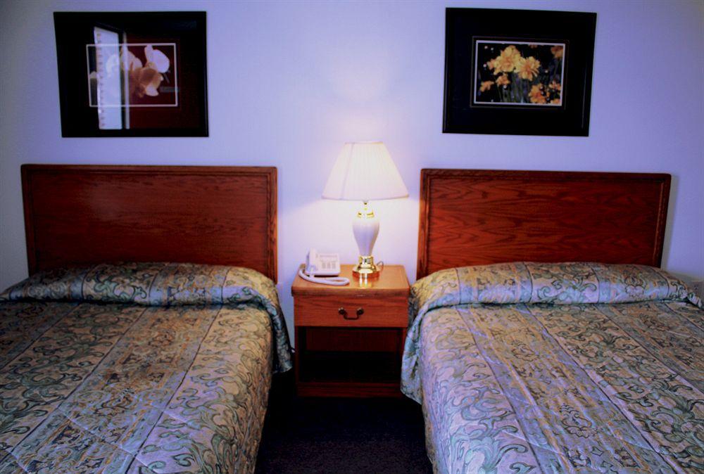 Lake City Motel Dartmouth Bagian luar foto