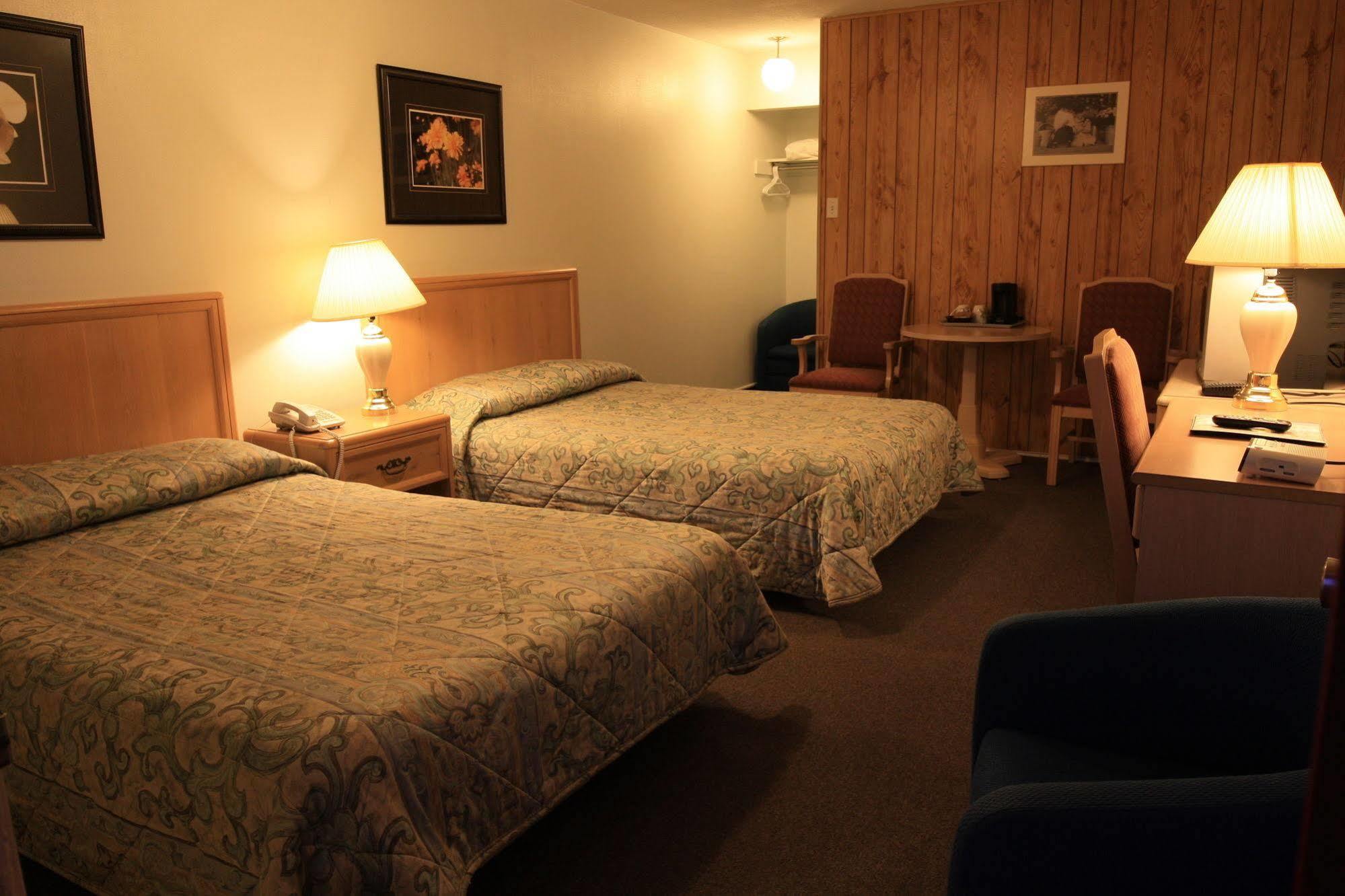 Lake City Motel Dartmouth Bagian luar foto
