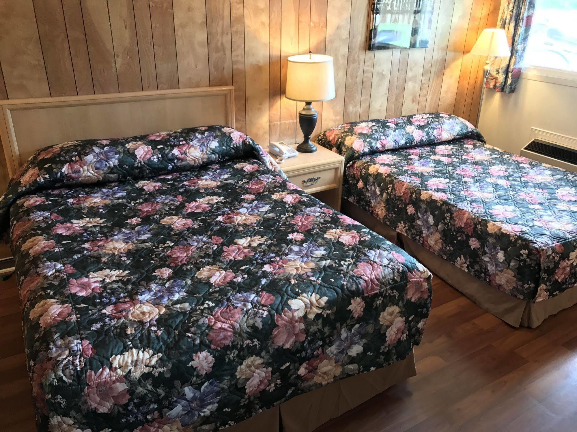 Lake City Motel Dartmouth Bagian luar foto
