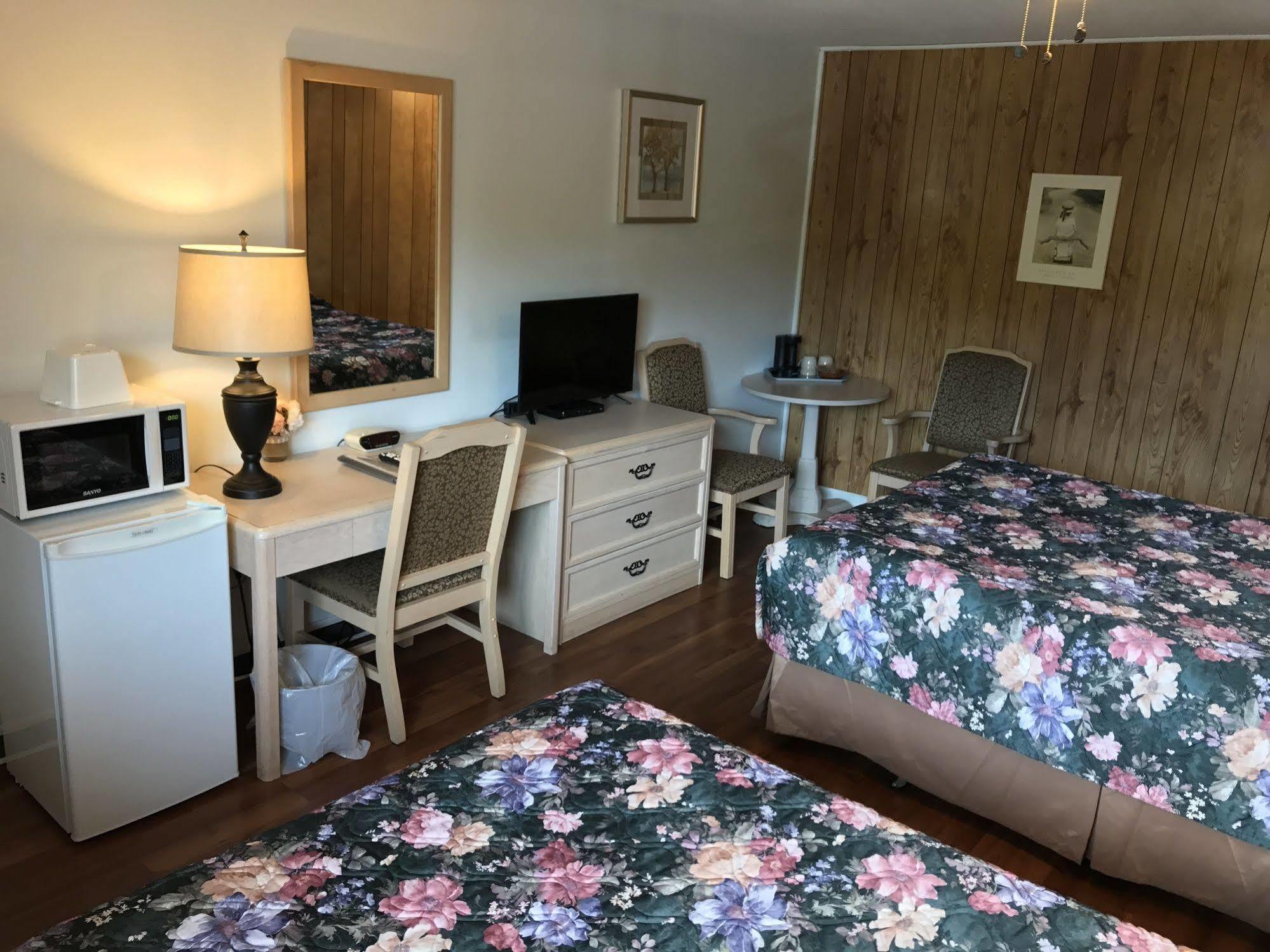 Lake City Motel Dartmouth Bagian luar foto