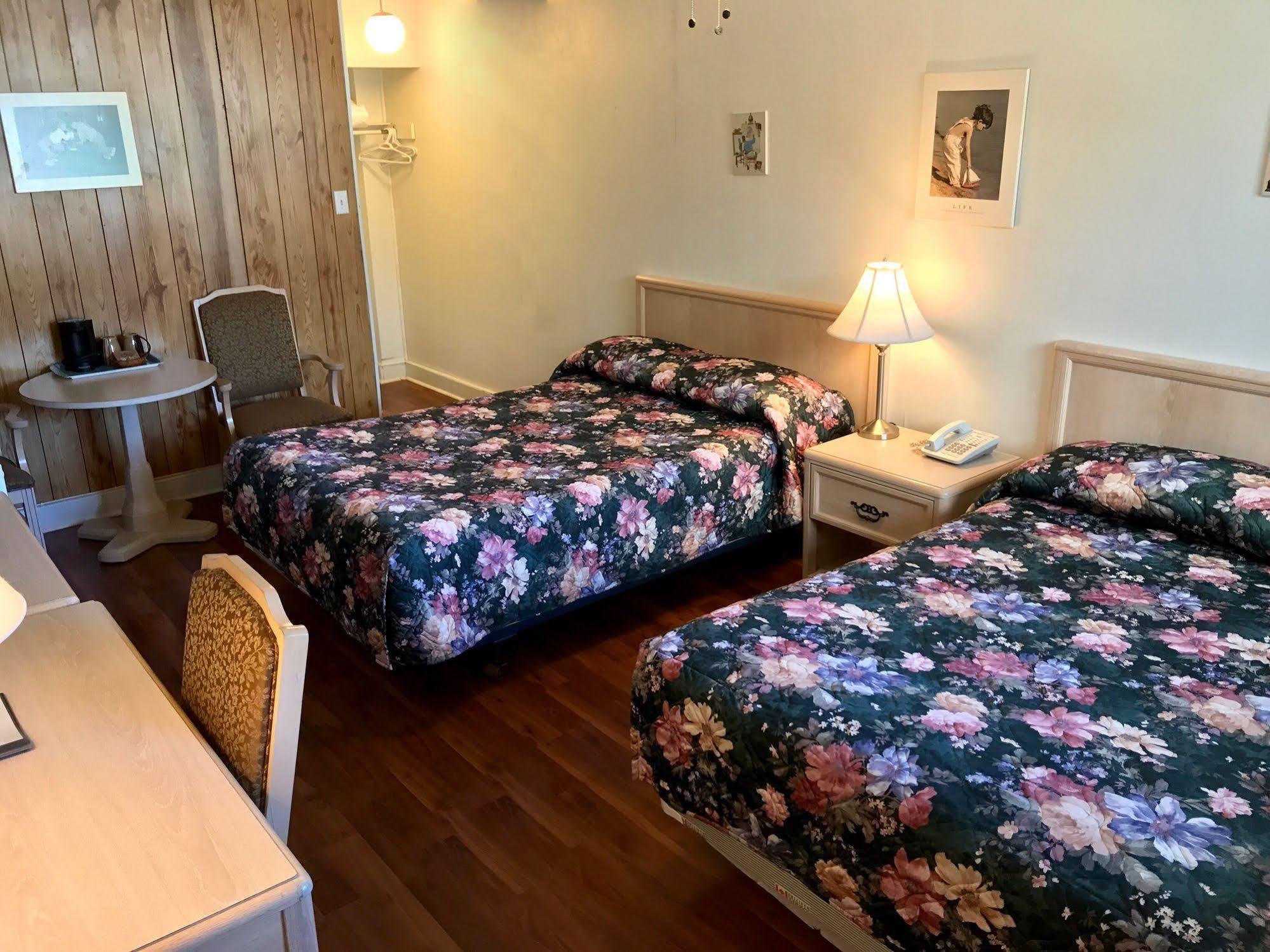 Lake City Motel Dartmouth Bagian luar foto