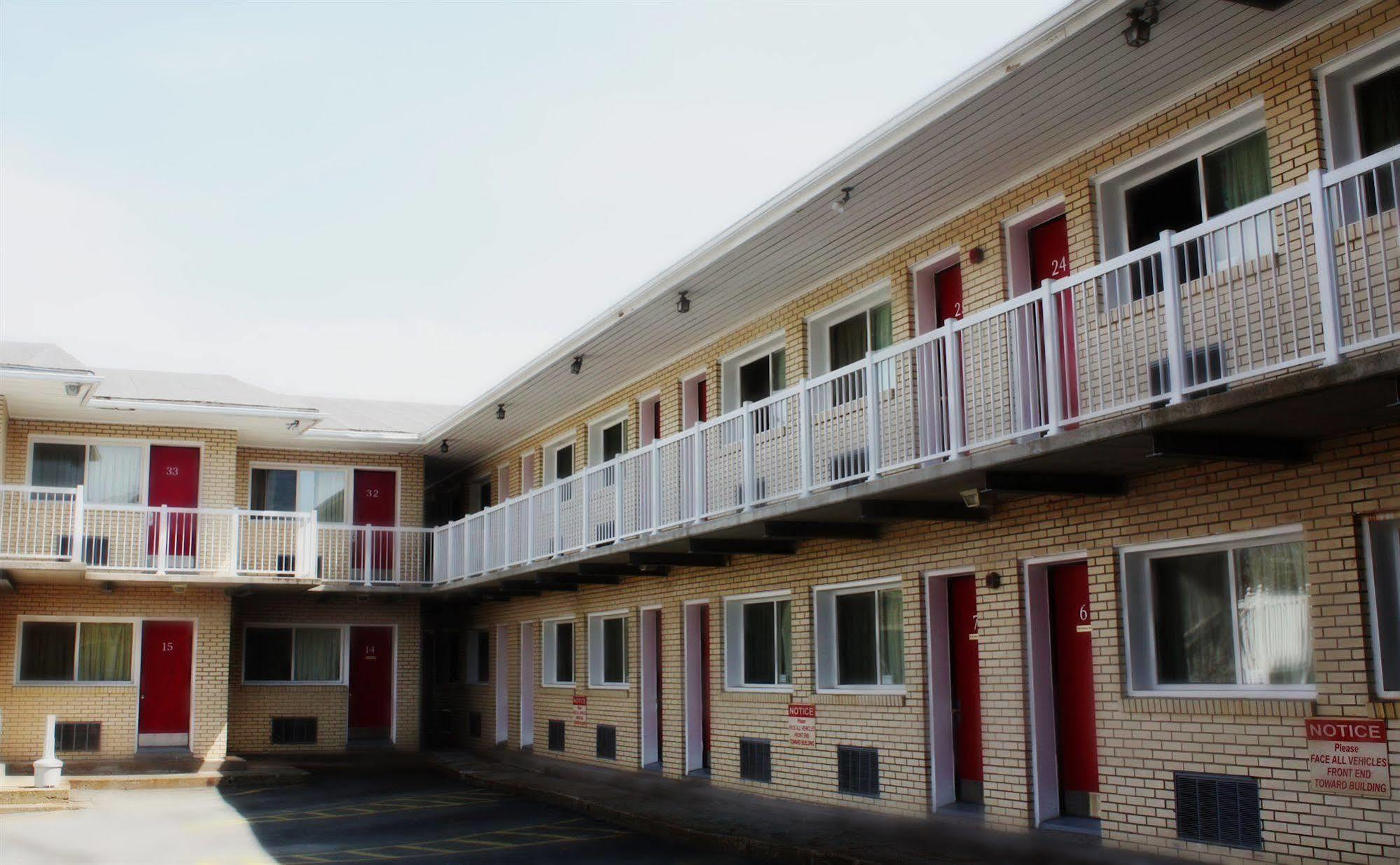 Lake City Motel Dartmouth Bagian luar foto