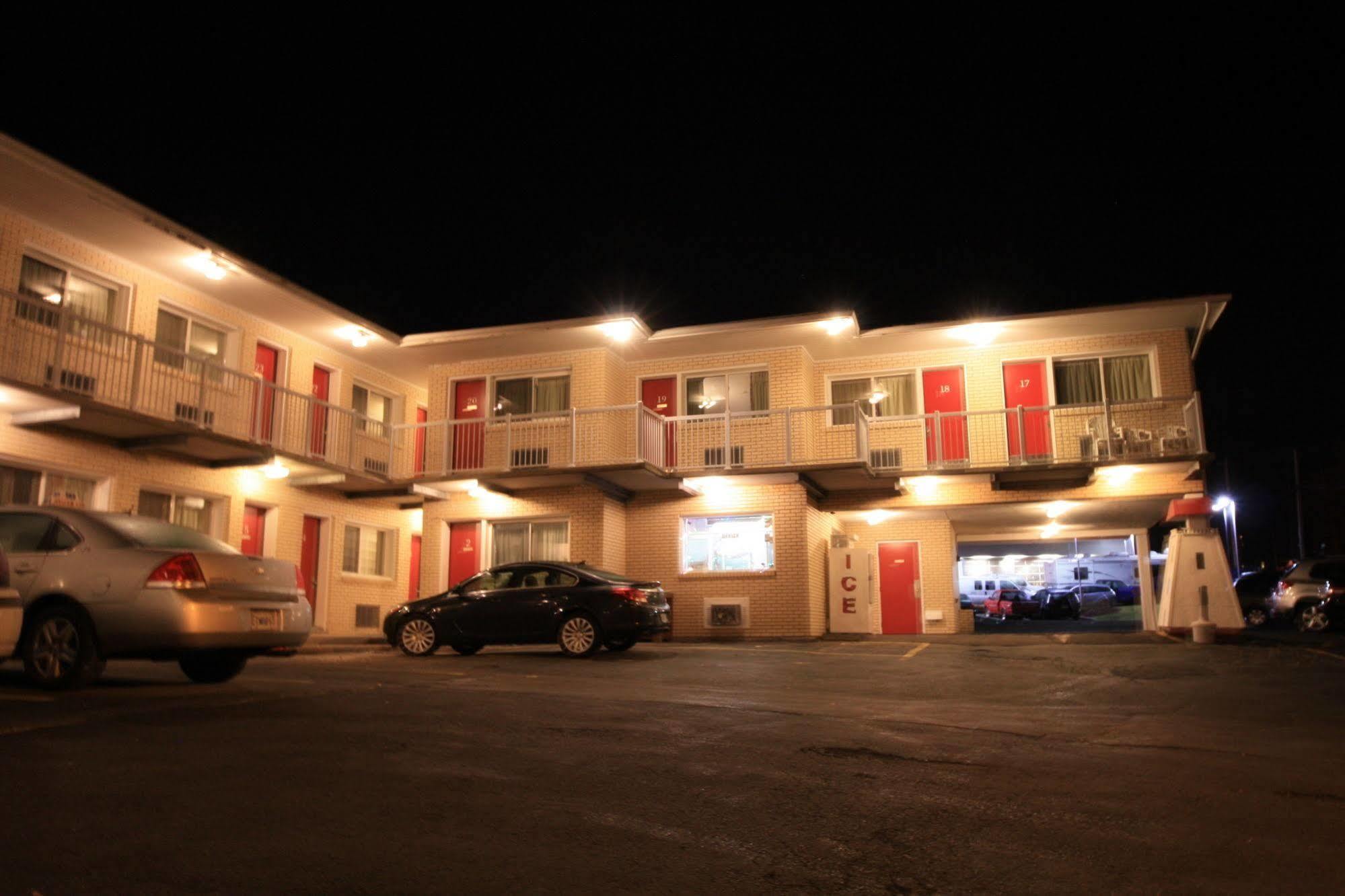 Lake City Motel Dartmouth Bagian luar foto