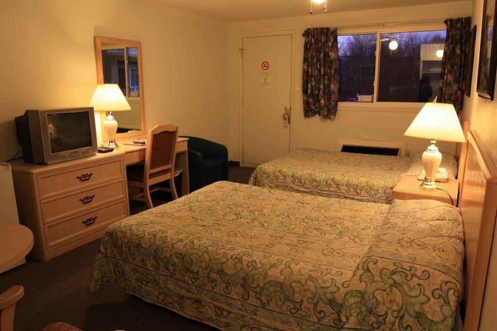 Lake City Motel Dartmouth Bagian luar foto