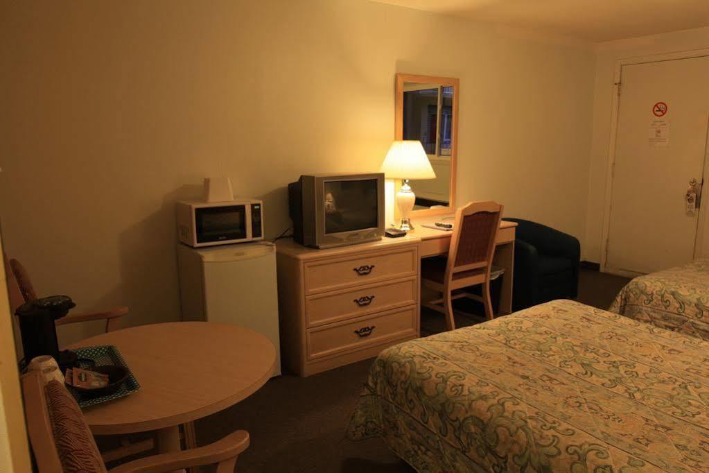 Lake City Motel Dartmouth Bagian luar foto