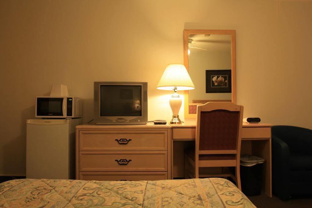 Lake City Motel Dartmouth Bagian luar foto