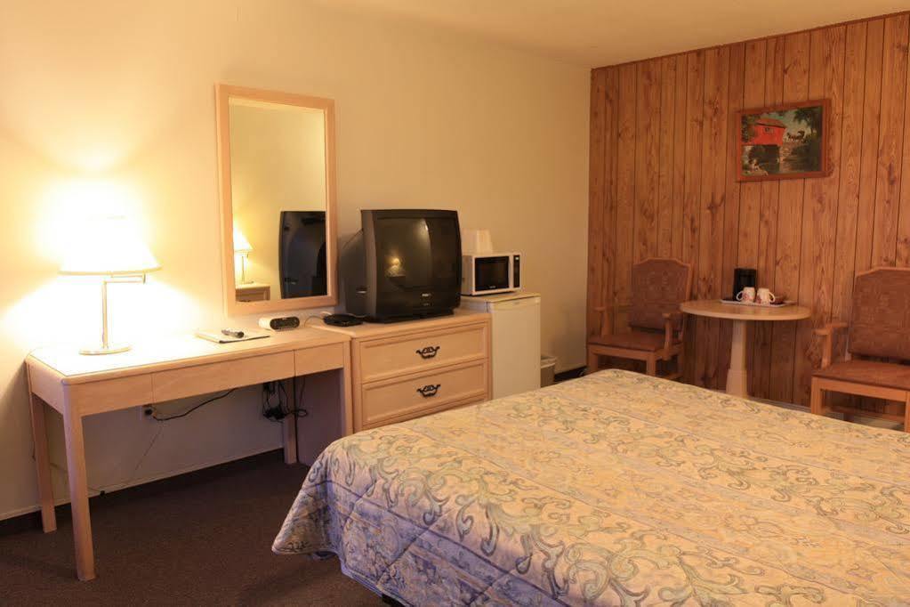 Lake City Motel Dartmouth Bagian luar foto
