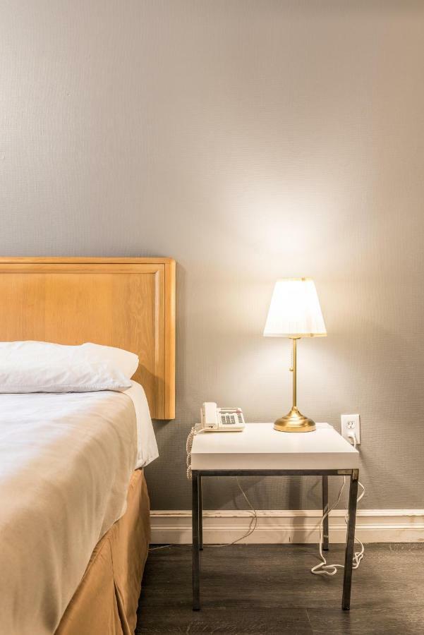Lake City Motel Dartmouth Bagian luar foto