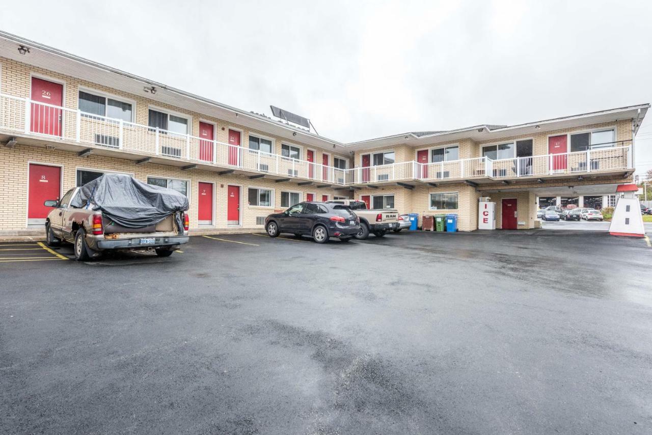 Lake City Motel Dartmouth Bagian luar foto
