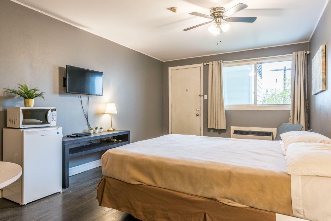 Lake City Motel Dartmouth Bagian luar foto