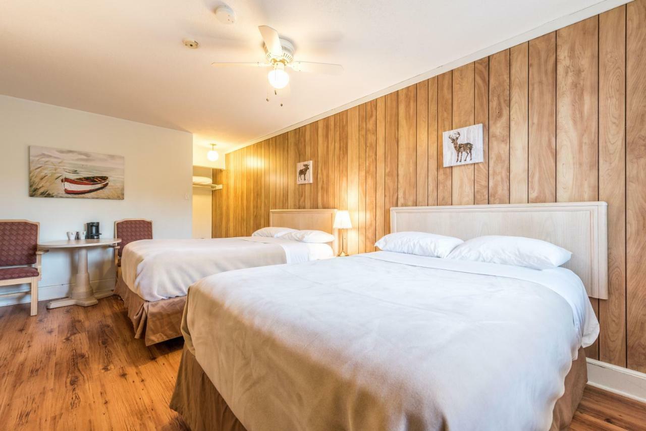 Lake City Motel Dartmouth Bagian luar foto