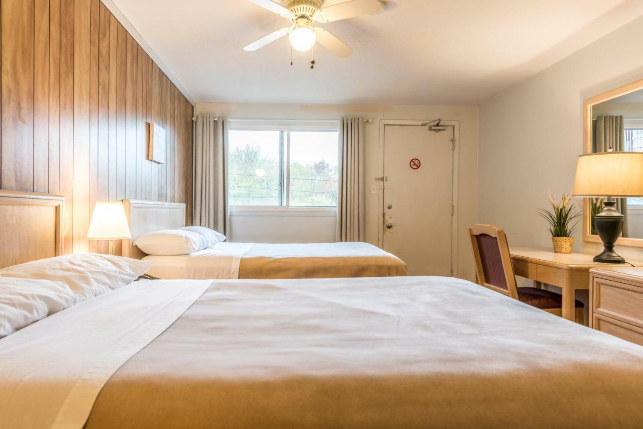 Lake City Motel Dartmouth Bagian luar foto